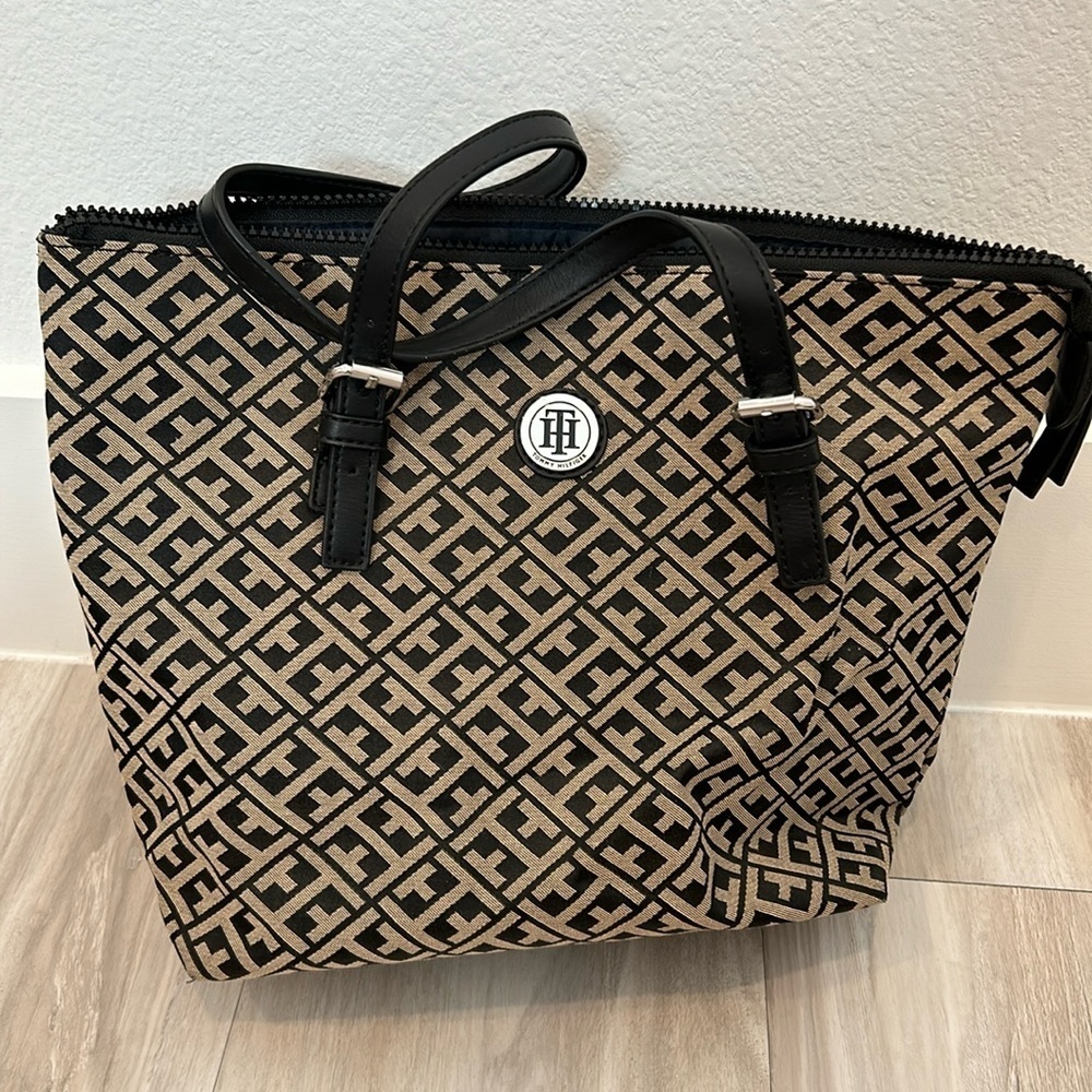 NewTommy Hilfiger Purse W Matching Wallet